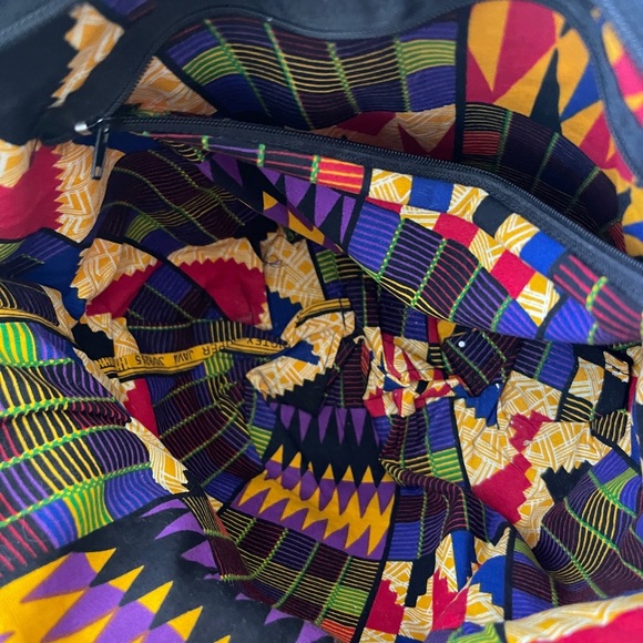 African Hand Woven Raffia Fibers
Handbag with Wooden Handle granny core - Picture 3 of 4